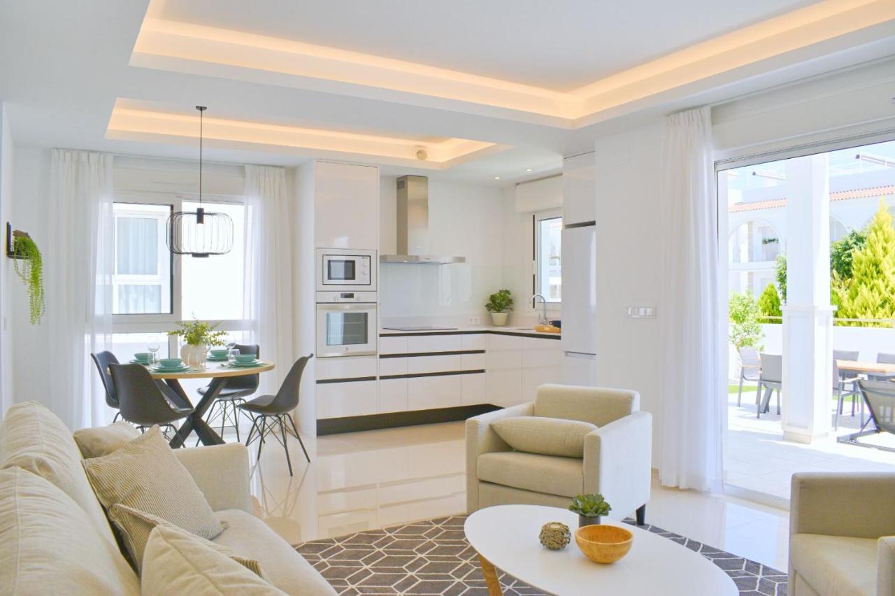 New Build Apartment On Beautiful Modern Complex Рохалес Екстериор снимка