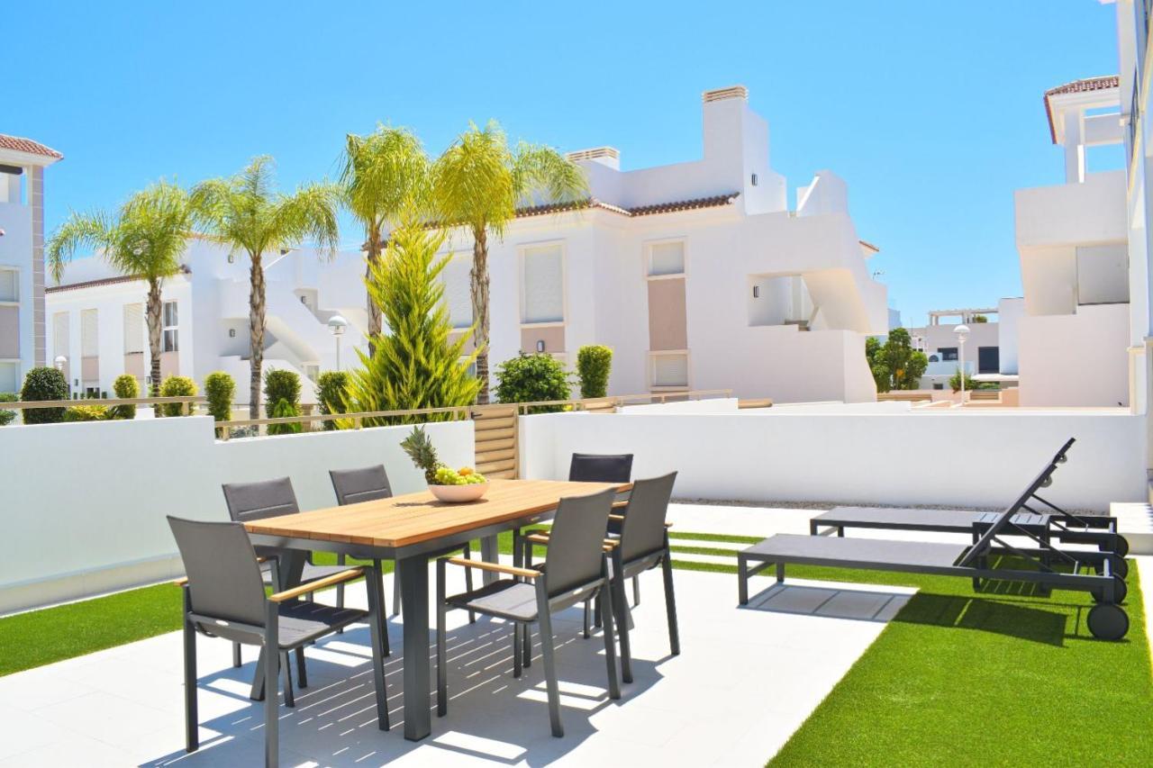 New Build Apartment On Beautiful Modern Complex Рохалес Екстериор снимка